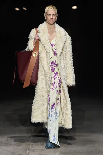 Look 64